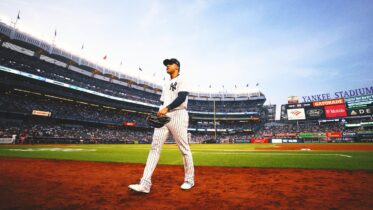 Yankees manager Aaron Boone expects Juan Soto to be out 'a couple days' with left elbow injury