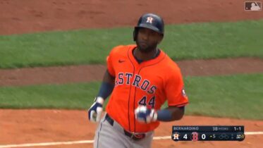 Alex Bregman and Yordan Álvarez hit back-to-back home runs, extending Astros